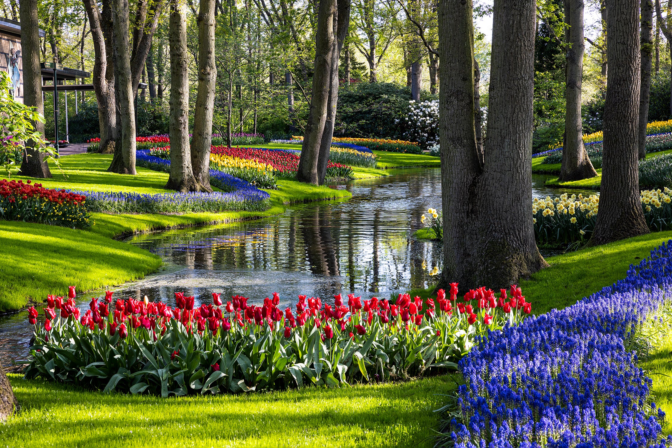 Keukenhof Gardens & Lake